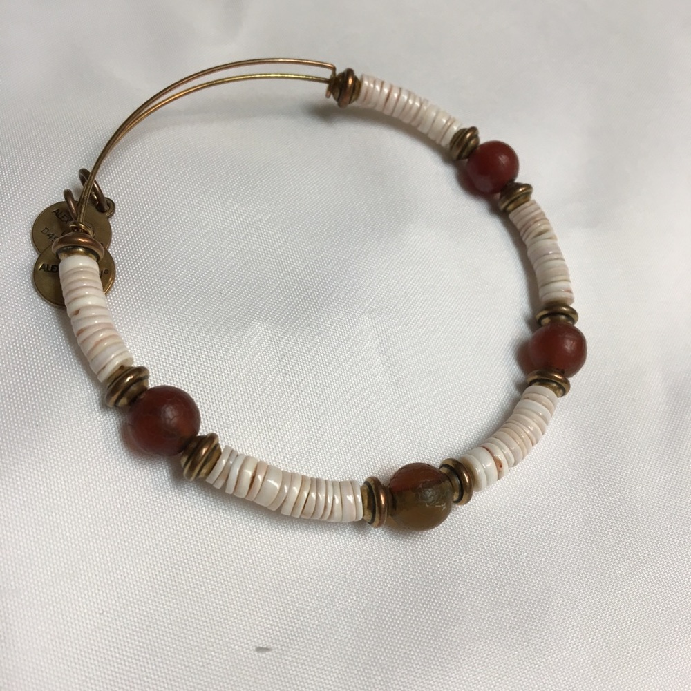 Shell bangle Alex and Ani!🐚🌺🐚🌺